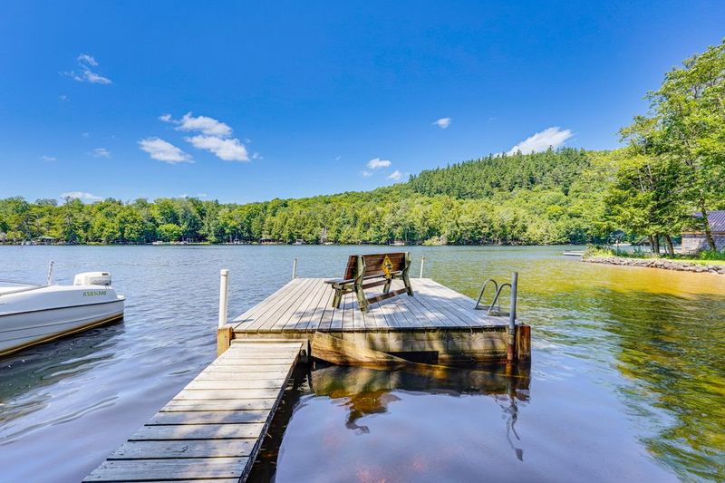 Swim dock with ladder